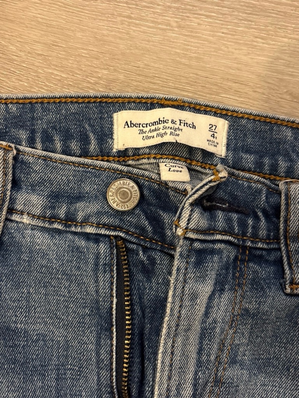 Abercrombie & Fitch Women's Light Blue Ankle Straight Ultra High-Rise Jeans